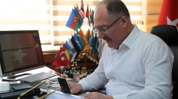 Sivas Belediye Başkanı Bilgin,telefonla kandil kutladı.