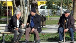 65 yaş üstü vatandaşların sokağa çıkma saatleri değişti