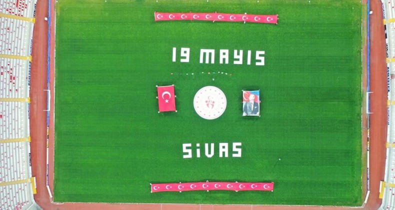 Sivas 4 Eylül Stadyumu’ndan İstiklal Marşı yankılandı