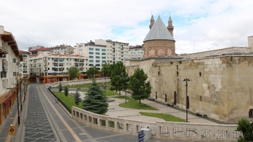 Sivas’ta caddeler ve sokaklar boş kaldı