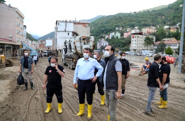 Sivas’tan Giresun’a yardım eli, ekipleri bizzat Vali Salih Ayhan koordine etti