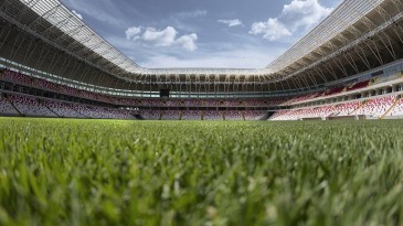 Sivas 4 Eylül Stadyumu milli maça hazırlanıyor