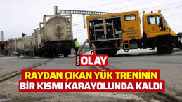 Raydan çıkan yük treninin bir kısmı karayolunda kaldı