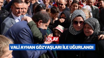 Vali Ayhan yüzlerce Sivaslı tarafından gözyaşları ile uğurlandı