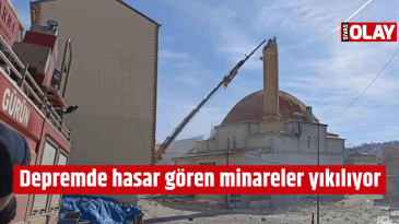 Depremde hasar gören minareler yıkılıyor
