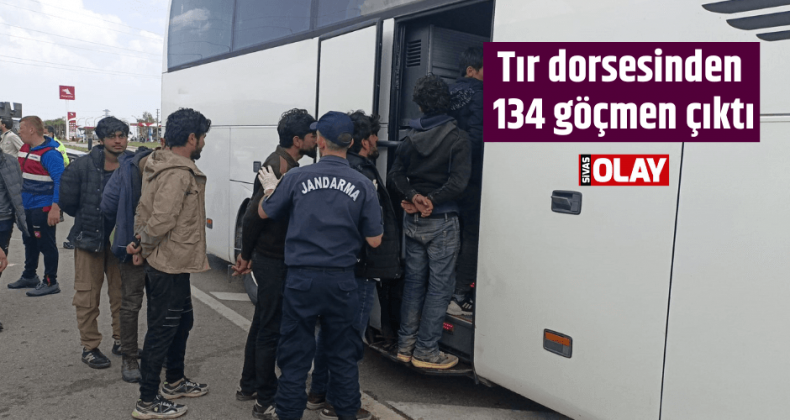 Tır dorsesinden 134 göçmen çıktı