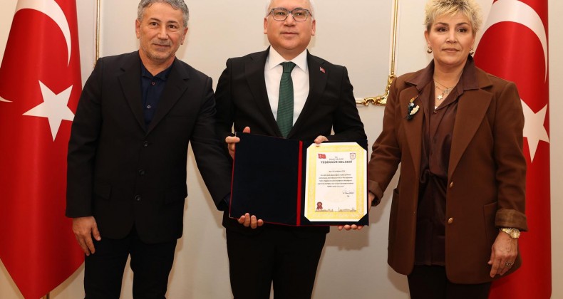 Emekli Öğretmenlerden Anlamlı Bağış