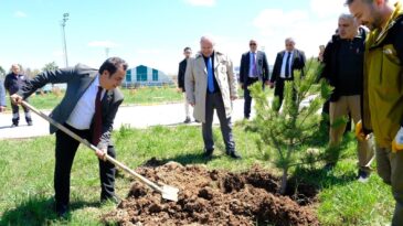SCÜ’de fidan dikimi etkinliği düzenlendi