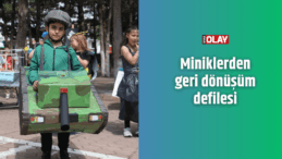 Miniklerden geri dönüşüm defilesi
