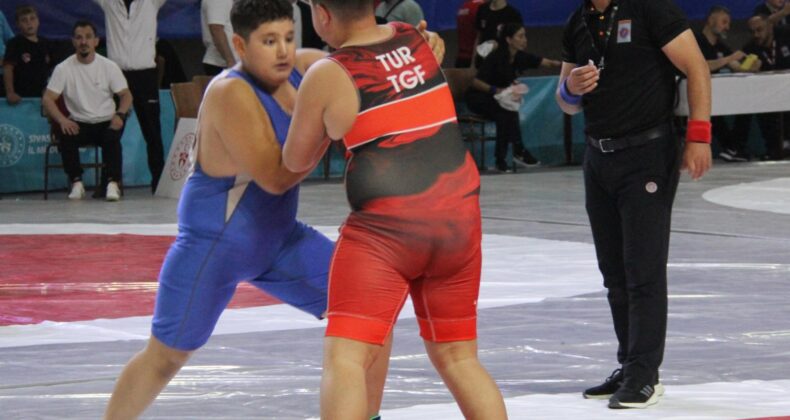 Güreş şampiyonası sürüyor