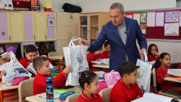 Sivas Belediyesi’nden dar gelirli ailelere kırtasiye desteği