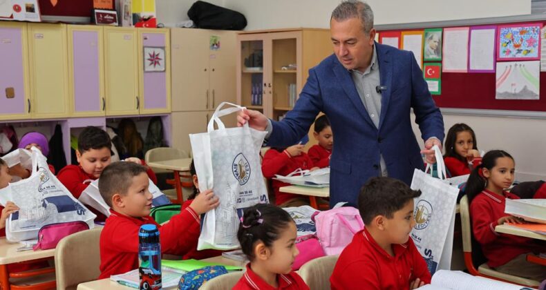 Sivas Belediyesi’nden dar gelirli ailelere kırtasiye desteği