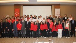 Sivas’ta “Zirvedeki Yiğidolar” ödüllerini aldı