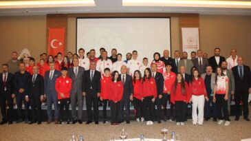 Sivas’ta “Zirvedeki Yiğidolar” ödüllerini aldı
