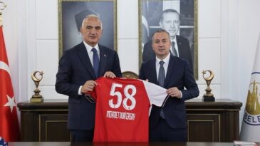 Bakan Ersoy’dan Başkan Uzun’a Ziyaret