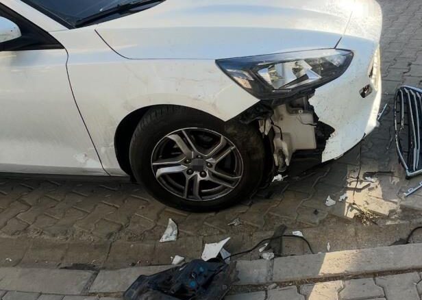 Sokak köpekleri otomobile 108 bin TL’lik zarar verdiler