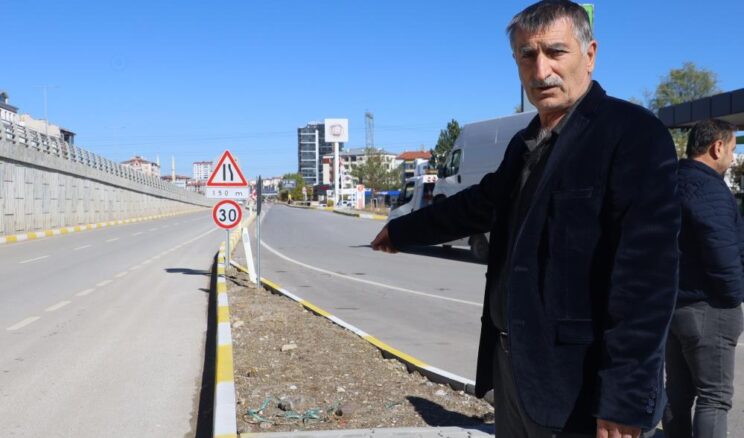 Akaryakıt istasyonuna giden yollar kapatıldı, işletmecisi uçan arabalar istedi