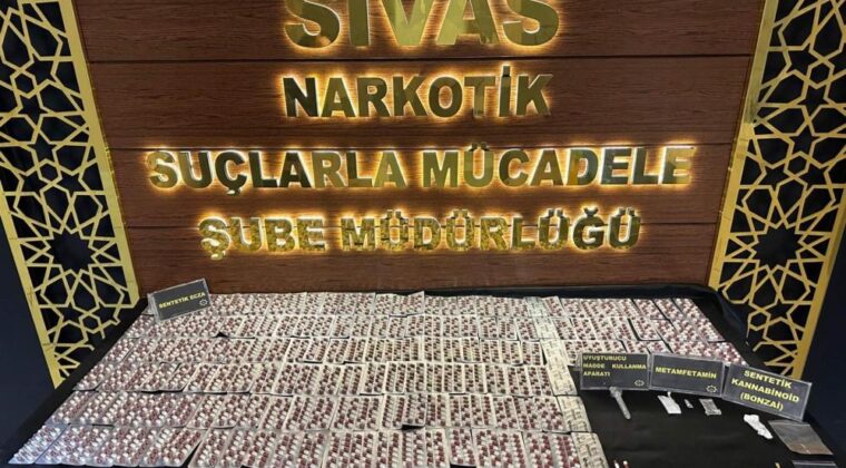 Sivas’ta uyuşturucu madde bulunduran 4 kişi yakalandı, şahıslardan 1’i tutuklandı