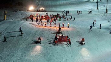 Sivas Yıldız Dağı’nda kayak sezonu halaylarla başladı