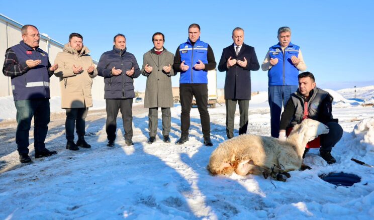 Sivas’ta Kar Yağışı İçin Şükür Kurbanı Kesildi