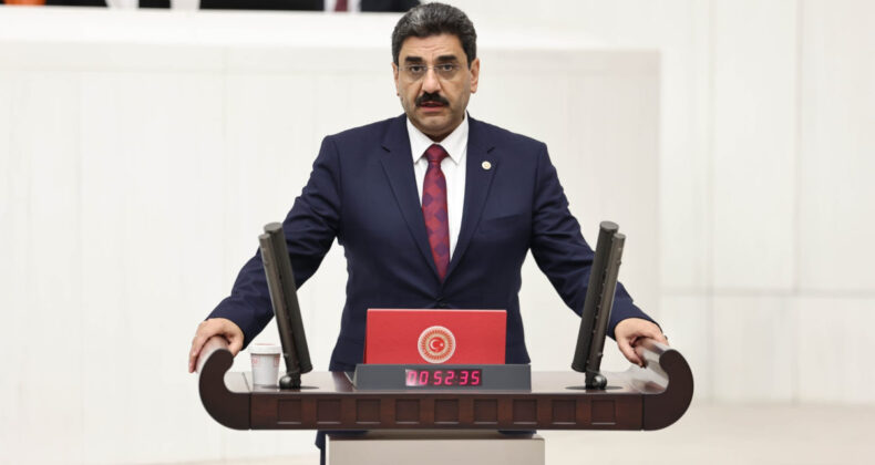 Hakan Aksu’dan taraftarlara jest