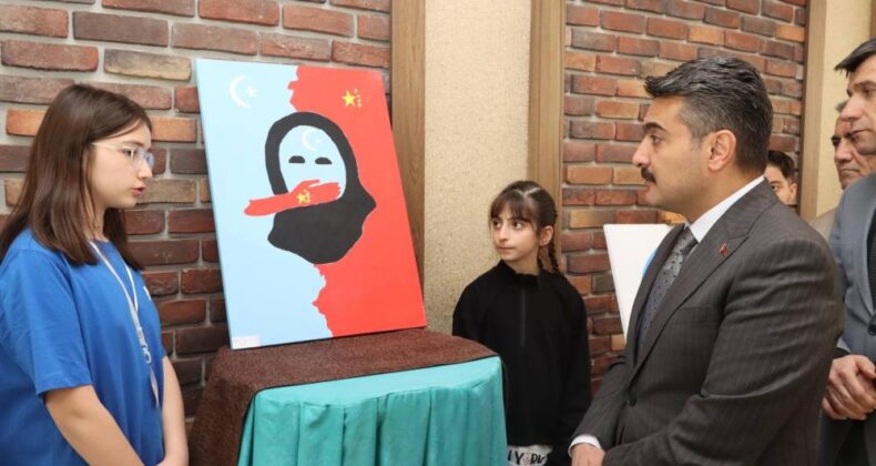 Sivas’ta “Doğu Türkistan’ı Hatırla” resim sergisi açıldı