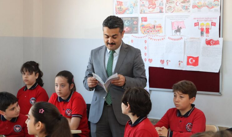 Milli Eğitim Müdürü öğrenciler ile bir araya geldi