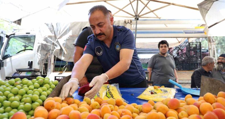 Tezgahtaki teraziyle zabıtanınki uydu, esnaf güvende tam not aldı