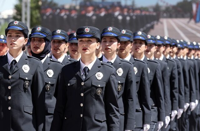 Sivas’ta eğitimini tamamlayan 248 kadın polis adayı mezun oldu