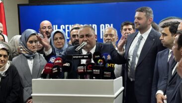 AK Parti’ye geçen Keçiören Belediye Başkanı Özarslan: “Nasıl geçmişte kapılarımız sonuna kadar herkese açıksa bundan sonra da açık olacak”