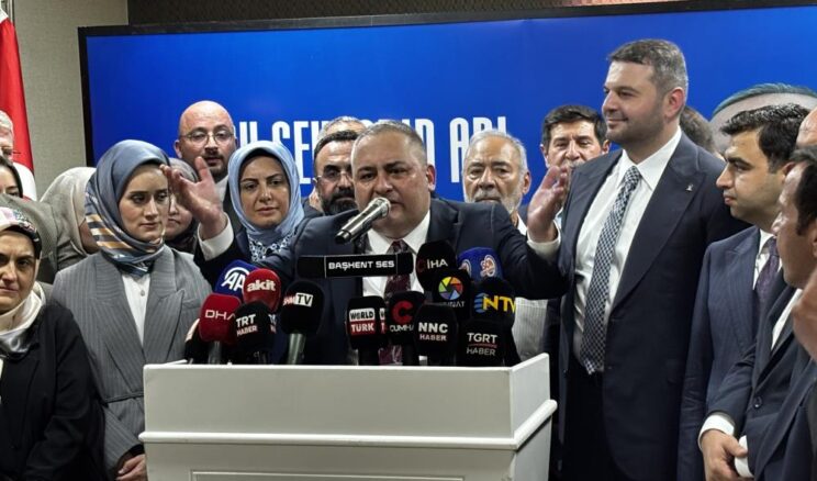 AK Parti’ye geçen Keçiören Belediye Başkanı Özarslan: “Nasıl geçmişte kapılarımız sonuna kadar herkese açıksa bundan sonra da açık olacak”