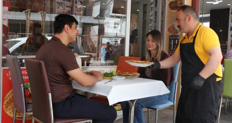 Ucuza lahmacun sattığı için şikayet edilen esnaf: “Yüzde 15 karla satıyorum”