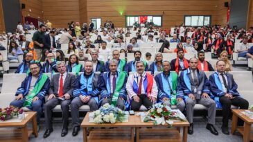 SBTÜ ilk lisans ve ön lisans mezunlarını coşkulu bir törenle uğurladı