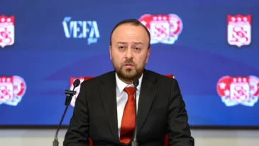 Burak Özçoban adaylığını açıkladı