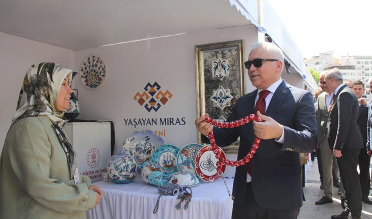 Sivas’ta kültür rüzgârı: “Yaşayan Miras Şöleni” 58 ilden 80 sanatçıyla başladı!