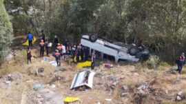 Minibüs şarampole uçtu: 4 ölü, 10 yaralı