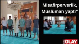 Kelime-i şehadet getirerek Müslüman oldular.