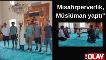 Kelime-i şehadet getirerek Müslüman oldular.